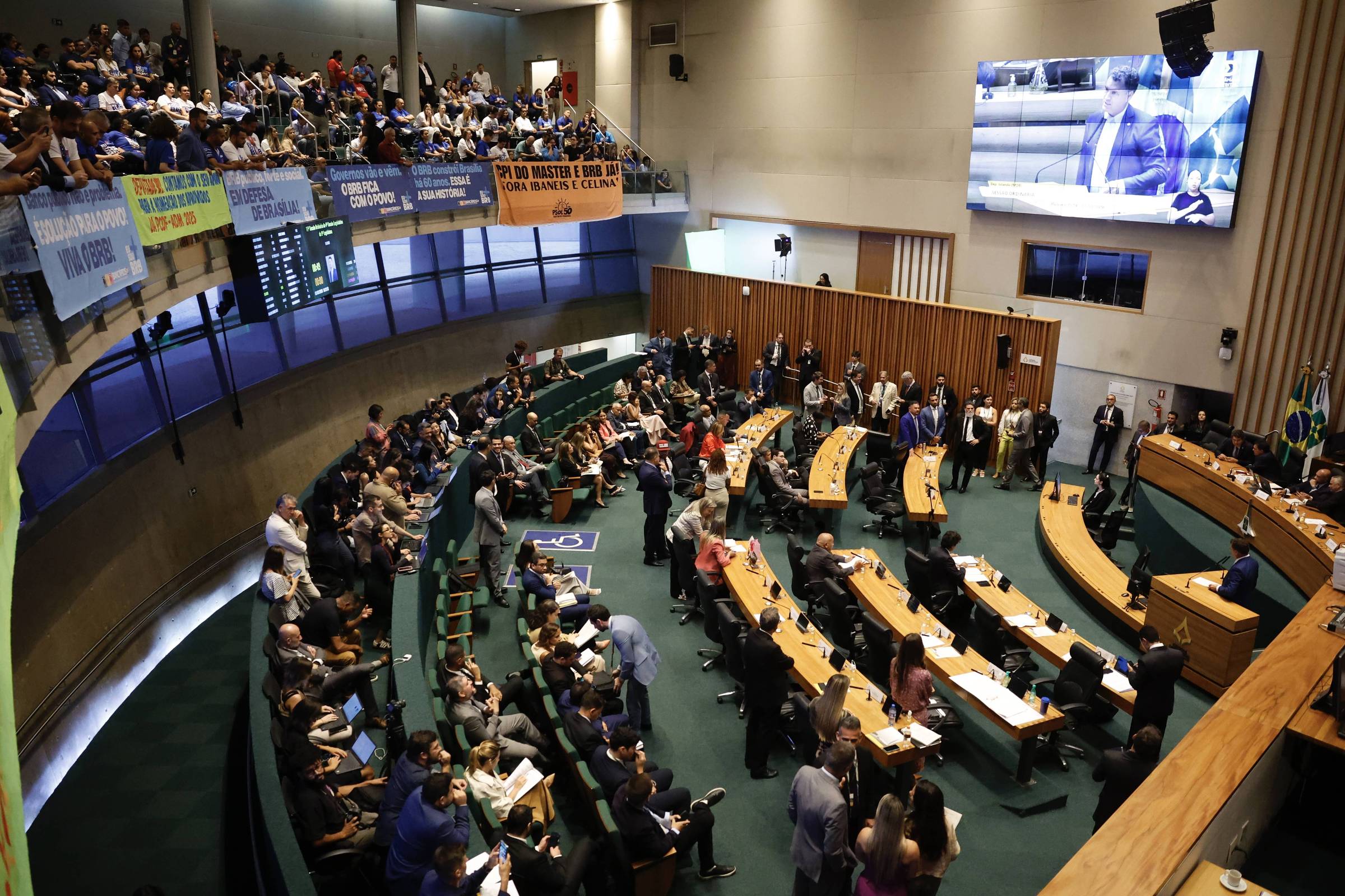 Veja como votaram deputados em projeto que autoriza uso de terrenos públicos como garantia para empréstimo do BRB; texto vai à sanção