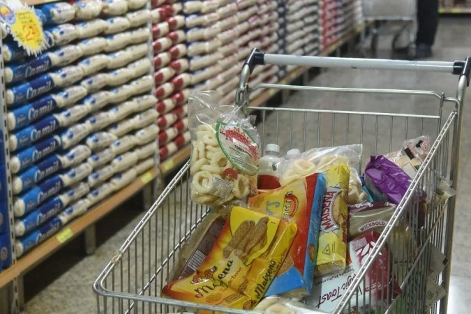 Itens de supermercado ficam mais caros em fevereiro, aponta Abras