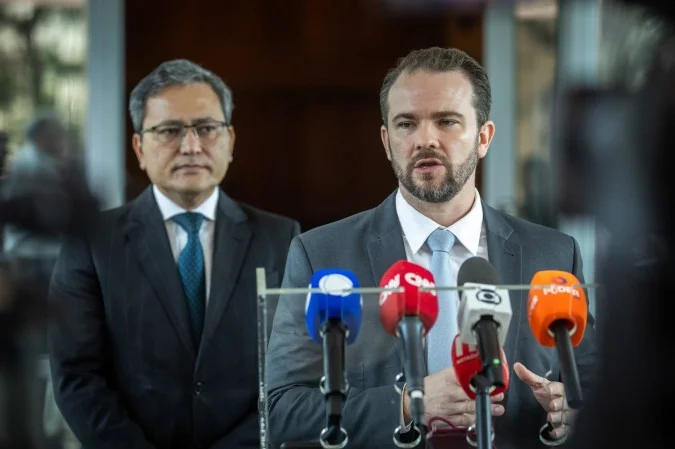 Governo corre para evitar nova crise com alta de combustíveis