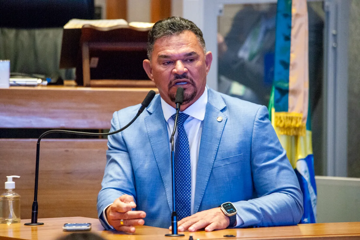 Operação no DF apura desvio milionário na educação e mira deputado líder do governo