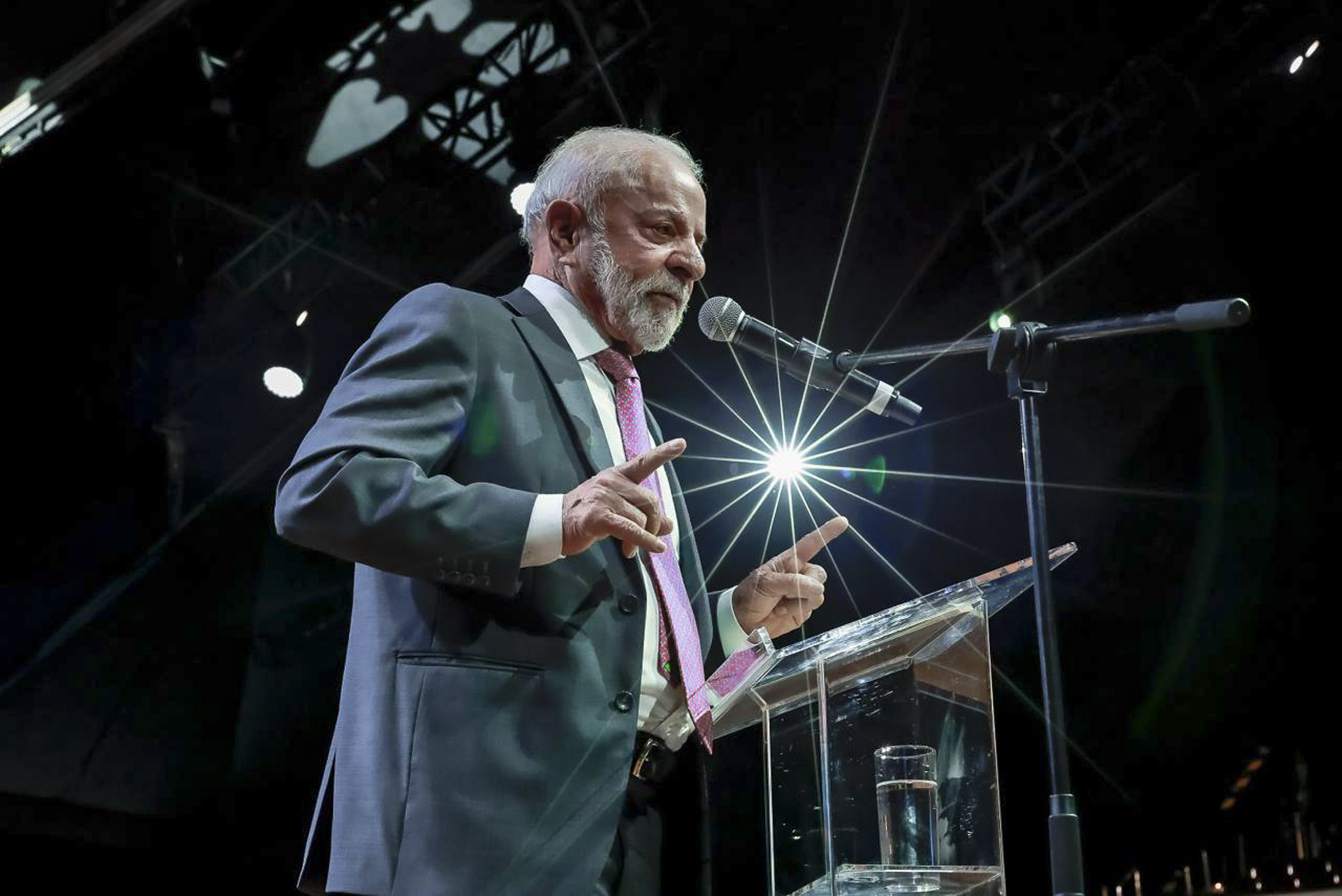 Lula defende diálogo e fim da escala 6×1 na Conferência do Trabalho