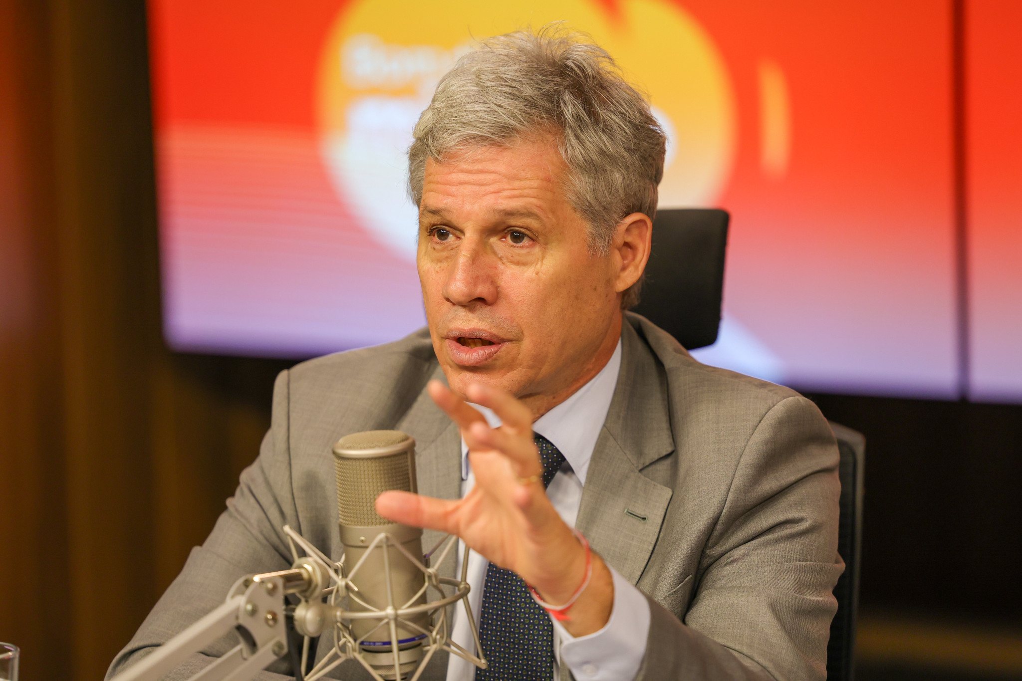 Brasil registra menor inflação de alimentos da história em 2025, diz Teixeira