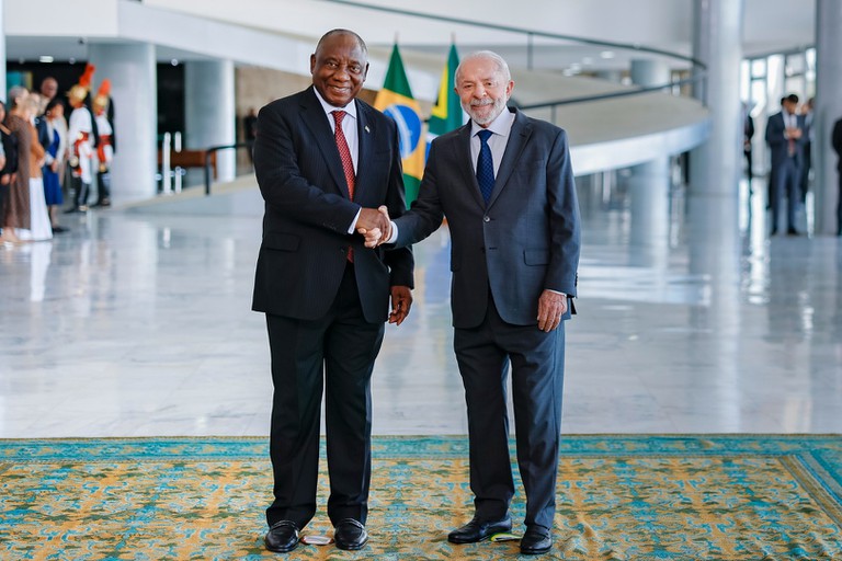 “África do Sul e Brasil atuam para aproximar nossos continentes”, diz Lula ao receber presidente Cyril Ramaphosa