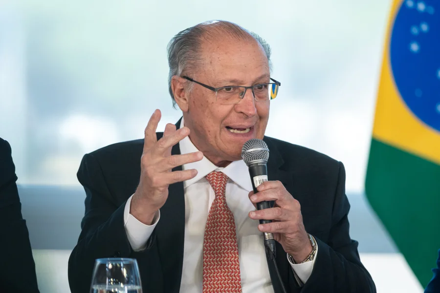 Com futuro indefinido, Alckmin diz que deixa ministério em 4 de abril
