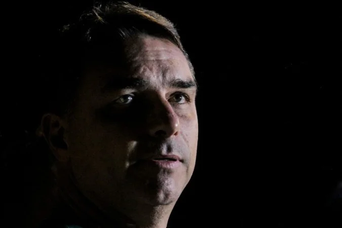 Tarifaço de Trump testa discurso nacionalista de Flávio Bolsonaro