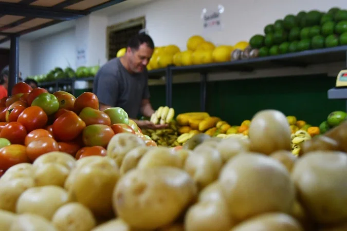 Inflação anual fica acima do teto da meta pela primeira vez em 2026
