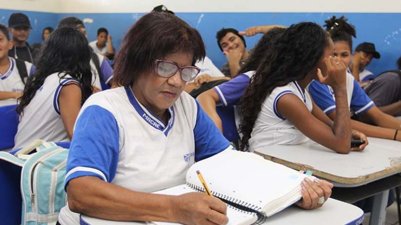 Queda histórica no analfabetismo mostra importância das políticas públicas