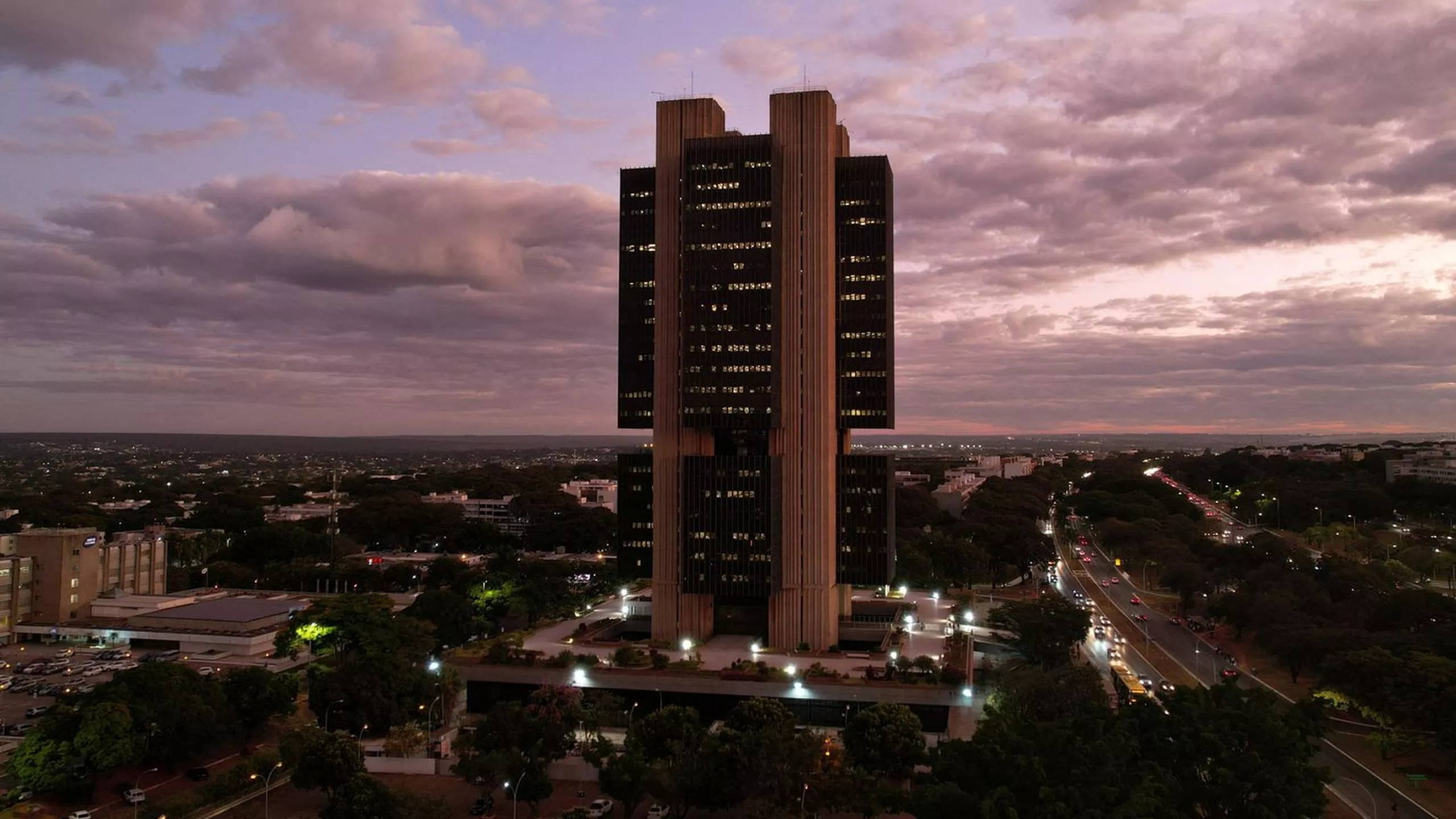 CCJ do Senado aprova PEC da autonomia financeira do Banco Central e inclui proteção ao Pix na Constituição