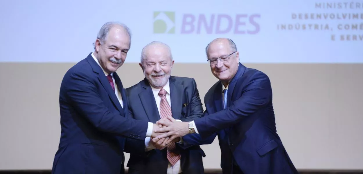 Lula anuncia R$ 140 bilhões para a indústria nacional