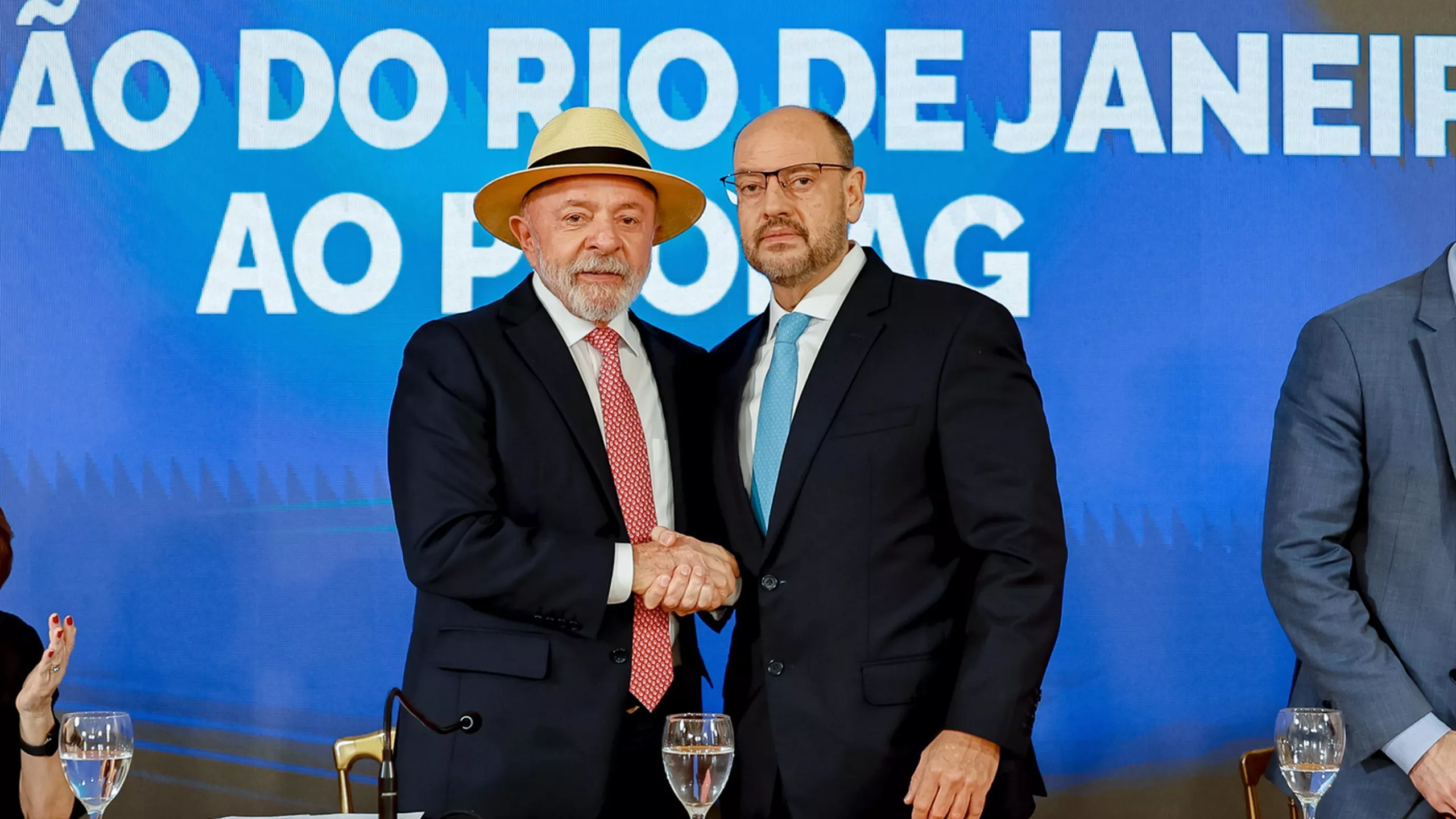 Lula assina adesão do Rio ao Propag: ‘vai sobrar mais dinheiro para saúde e educação’