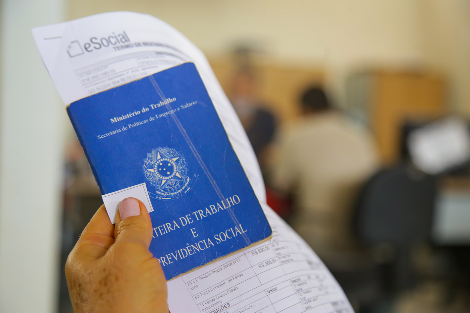 Agências do trabalhador têm vagas com salários de até R$ 5 mil nesta terça-feira (9)