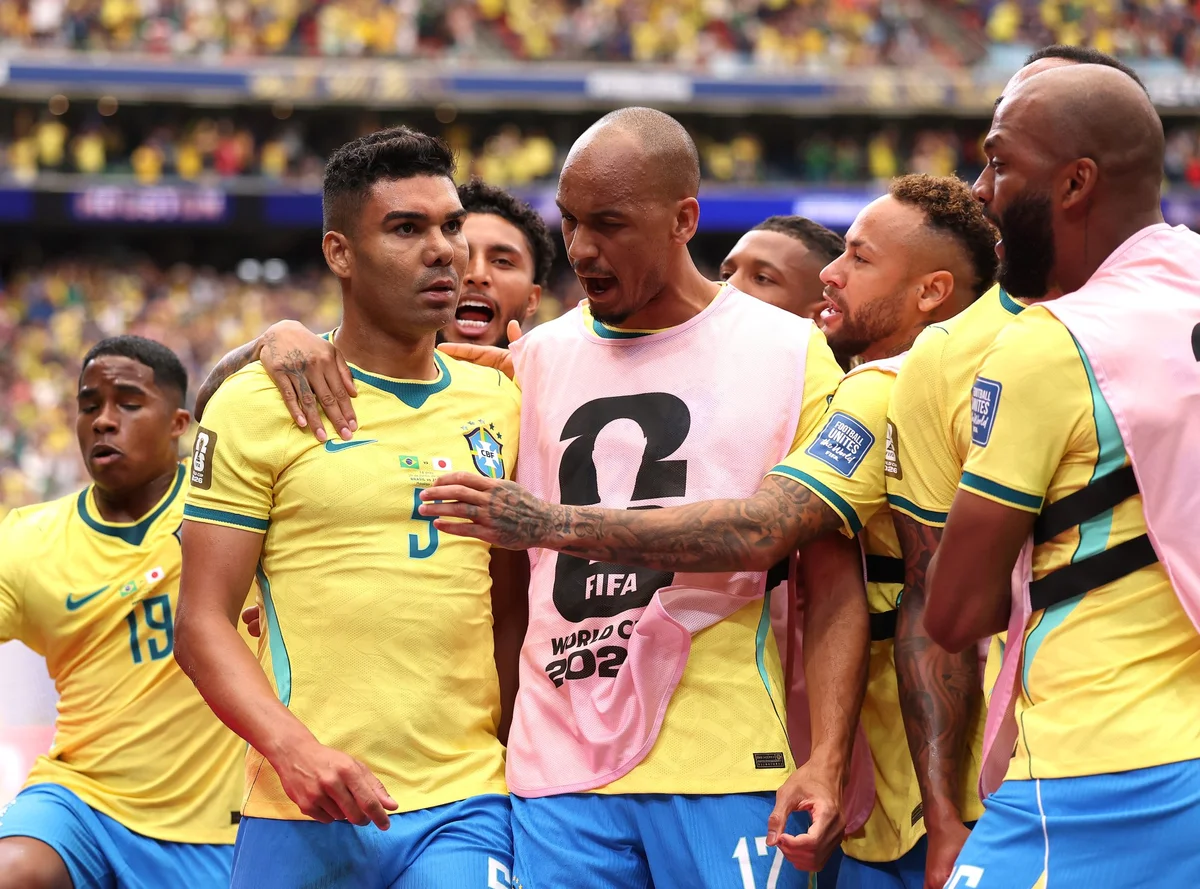 Com gol nos acréscimos, Brasil vira contra Japão e avança às oitavas