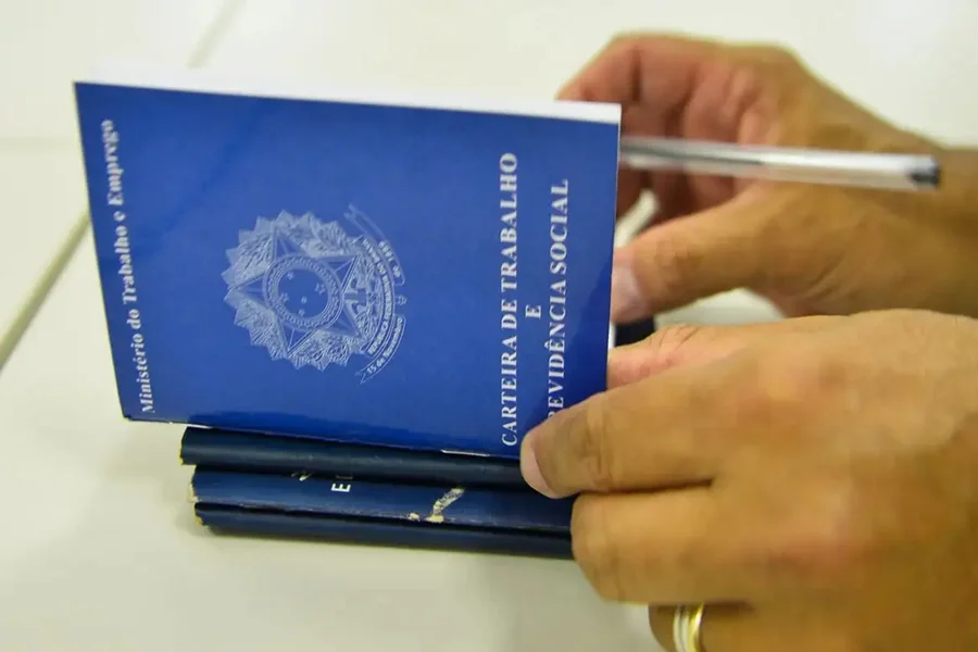 Agências do trabalhador oferecem salários de até R$ 5 mil nesta terça-feira (15)