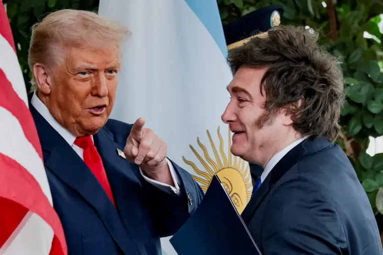 Sem prazo para retorno de embaixador à Argentina, governo Lula vê articulação de Milei e Trump contra eleições brasileiras