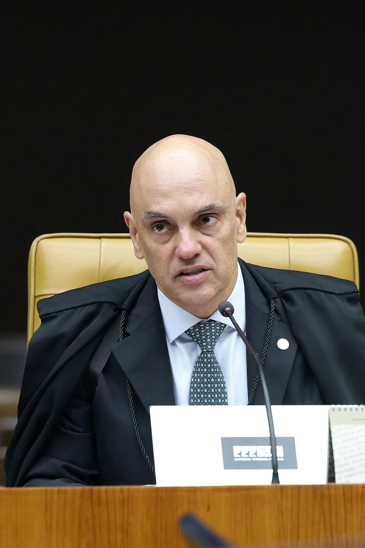 Moraes dá 48 horas para Bolsonaro explicar vídeo feito com IA e aponta possibilidade de retorno à prisão fechada
