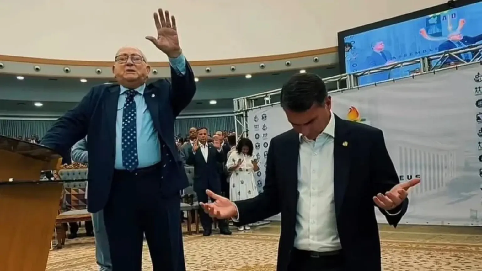 Evangélicos demonstram dúvidas sobre candidatura de Flávio Bolsonaro e acendem alerta no PL
