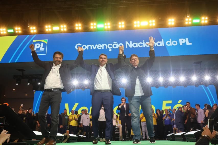 PF avalia incluir Flávio Bolsonaro em lista da Interpol para rastrear recursos do filme “Dark Horse”