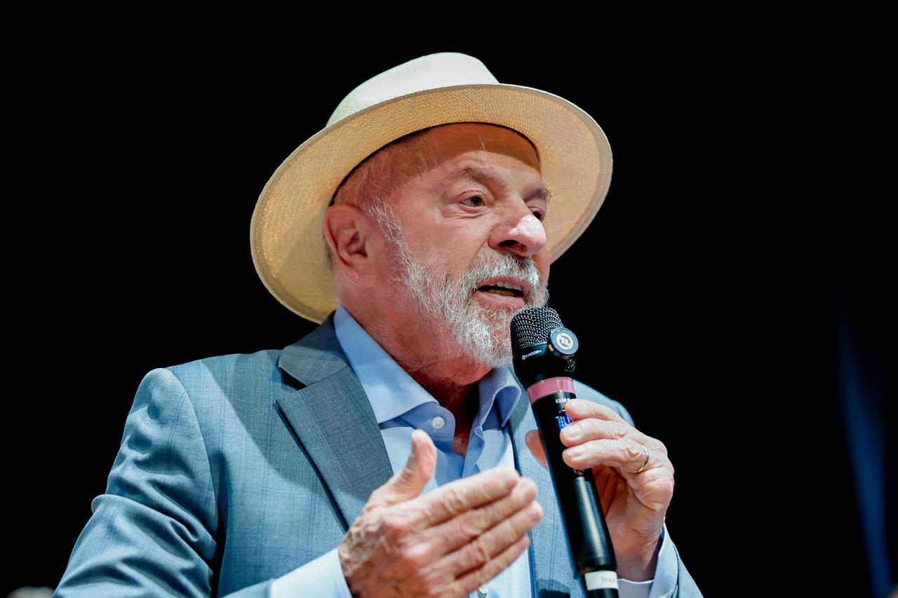 Lula reage a Trump e Milei e afirma: “Ninguém meterá o bedelho nas eleições brasileiras”