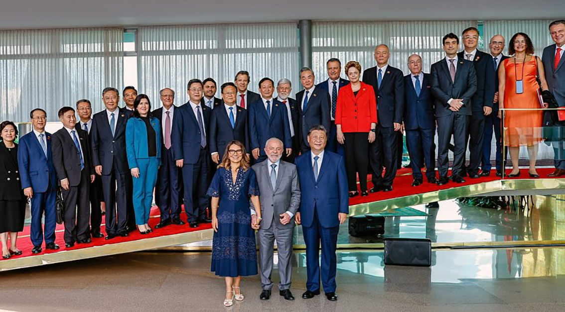 Após tarifaço dos EUA, Lula e Xi ampliam coordenação estratégica entre Brasil e China