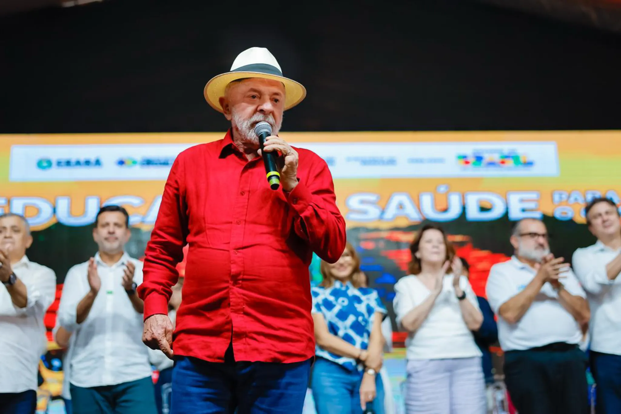 Lula explica de forma didática por que Flávio Bolsonaro é um traidor da Pátria