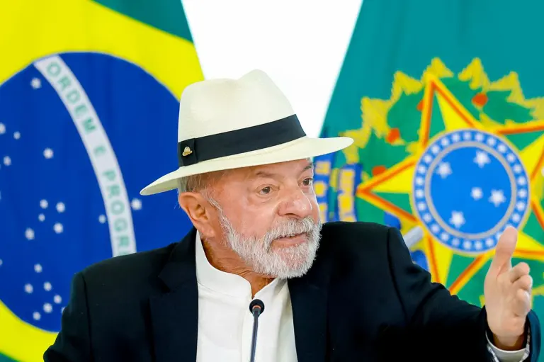 Governo Lula lança linha de crédito para socorrer empresas afetadas pelo tarifaço de Trump