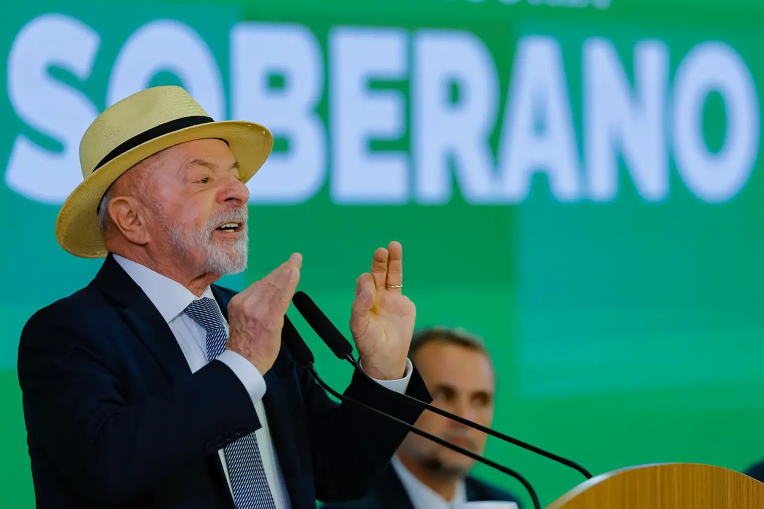 Lula diz que Brasil buscará novos mercados e moedas para enfrentar tarifaço dos EUA