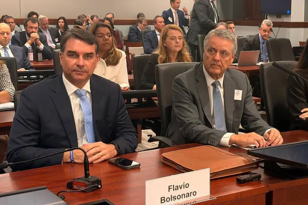 Planalto critica atuação de Flávio Bolsonaro nos EUA e fala em afronta à soberania nacional
