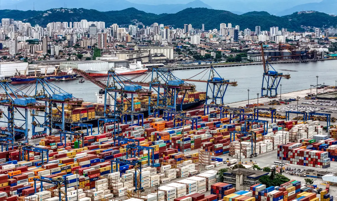 Empresas afetadas por tarifaço terão acesso a R$ 18,5 bilhões em crédito no Plano Brasil Soberano 3