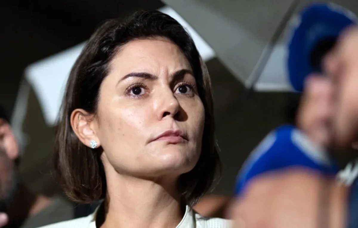 Michelle x Flávio: mulheres do PL tentam se equilibrar em meio à crise