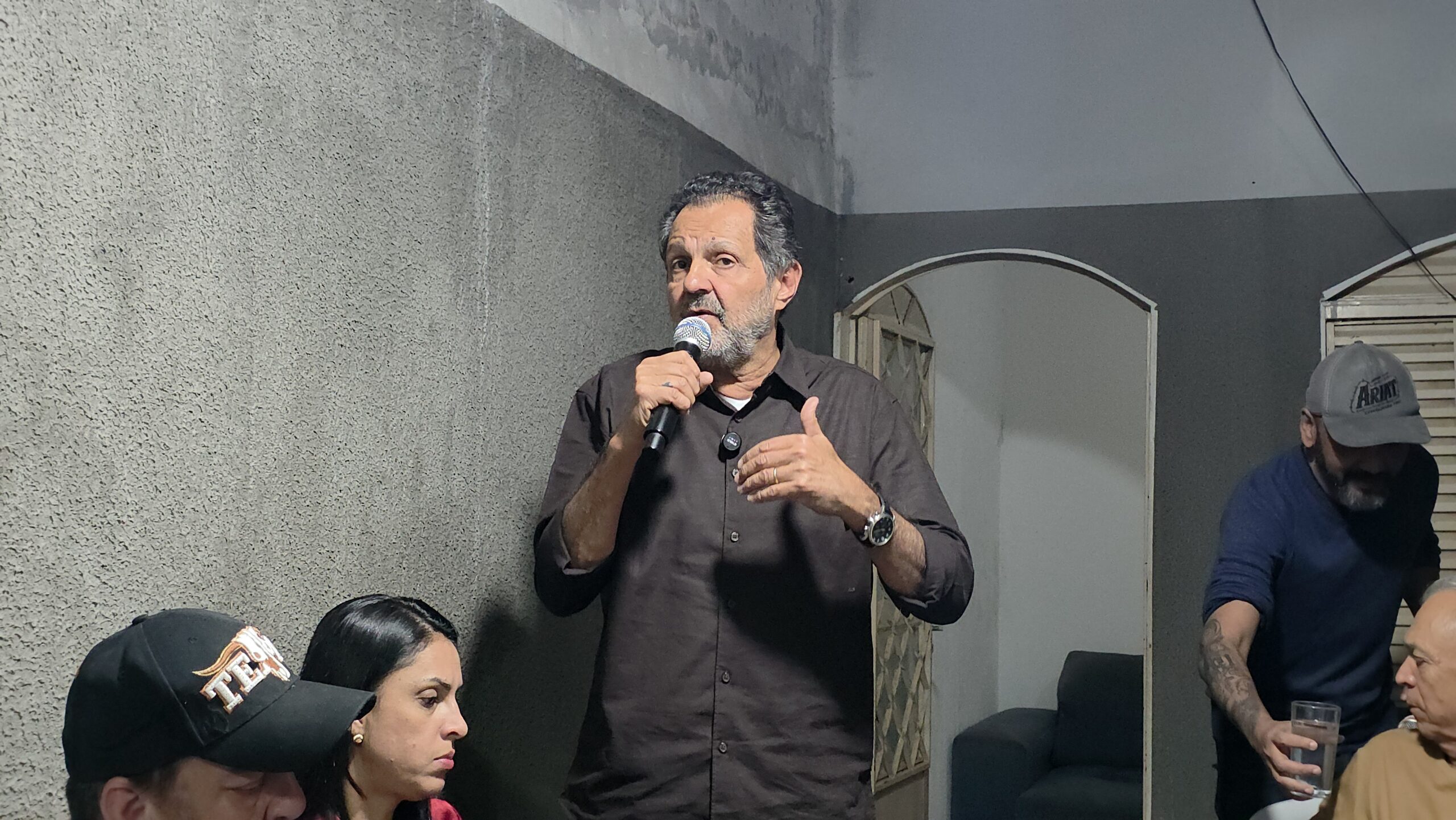 Agnelo Queiroz defende tarifa zero, investimentos em creches e critica paralisação do BRT Norte durante encontro em Taguatinga Norte