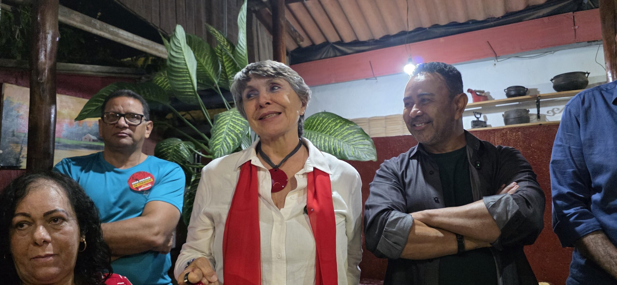 Érika Kokay promove debate sobre saúde, moradia e políticas públicas na QNO 06