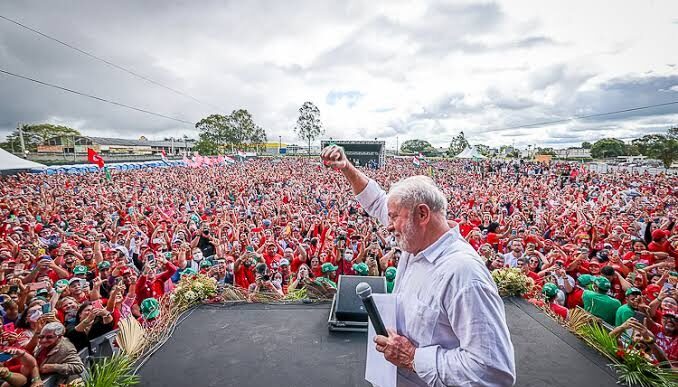 Lula lidera corrida eleitoral e vence Flávio Bolsonaro no segundo turno, apontam pesquisas