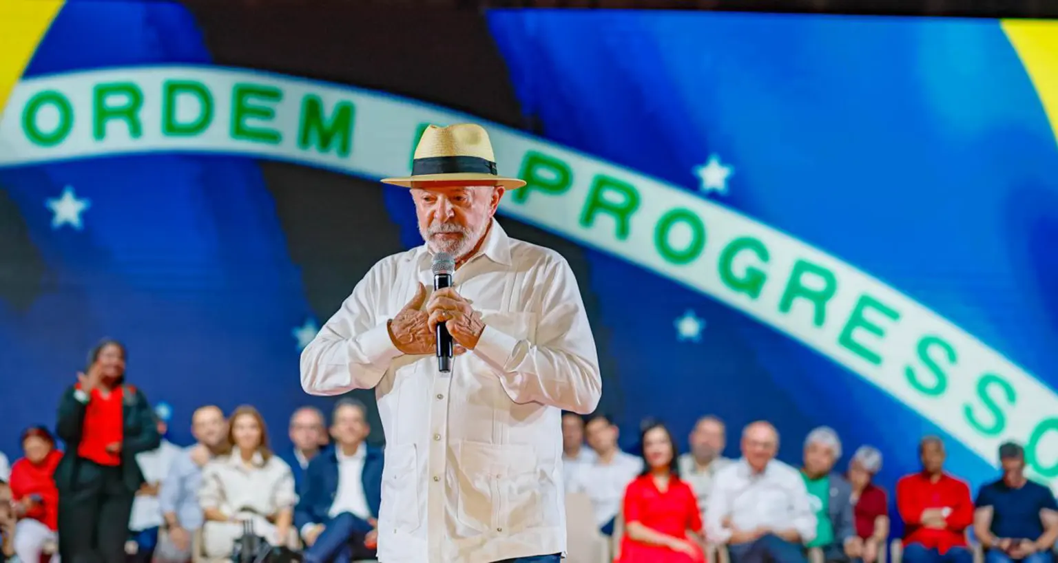 Lula lidera primeiro turno e vence todos os cenários de segundo turno, aponta Quaest