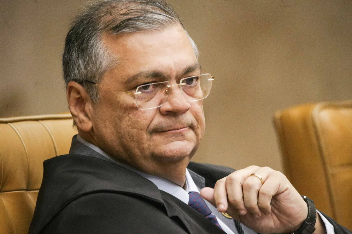 Flávio Dino é sorteado relator de pedido para abrir terceiro inquérito contra Lulinha no STF