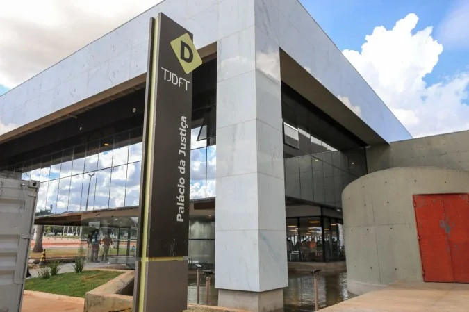 Homem é condenado por ofender idosa e mulher negra durante briga em condomínio