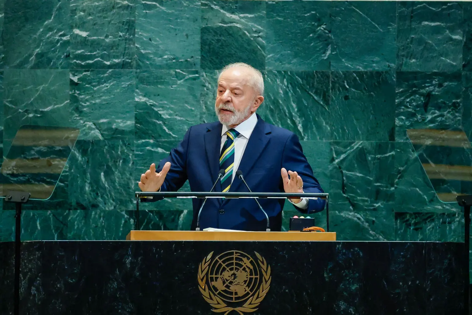 Campanha de Lula aciona TSE contra conteúdos atribuídos ao PL e a Flávio Bolsonaro