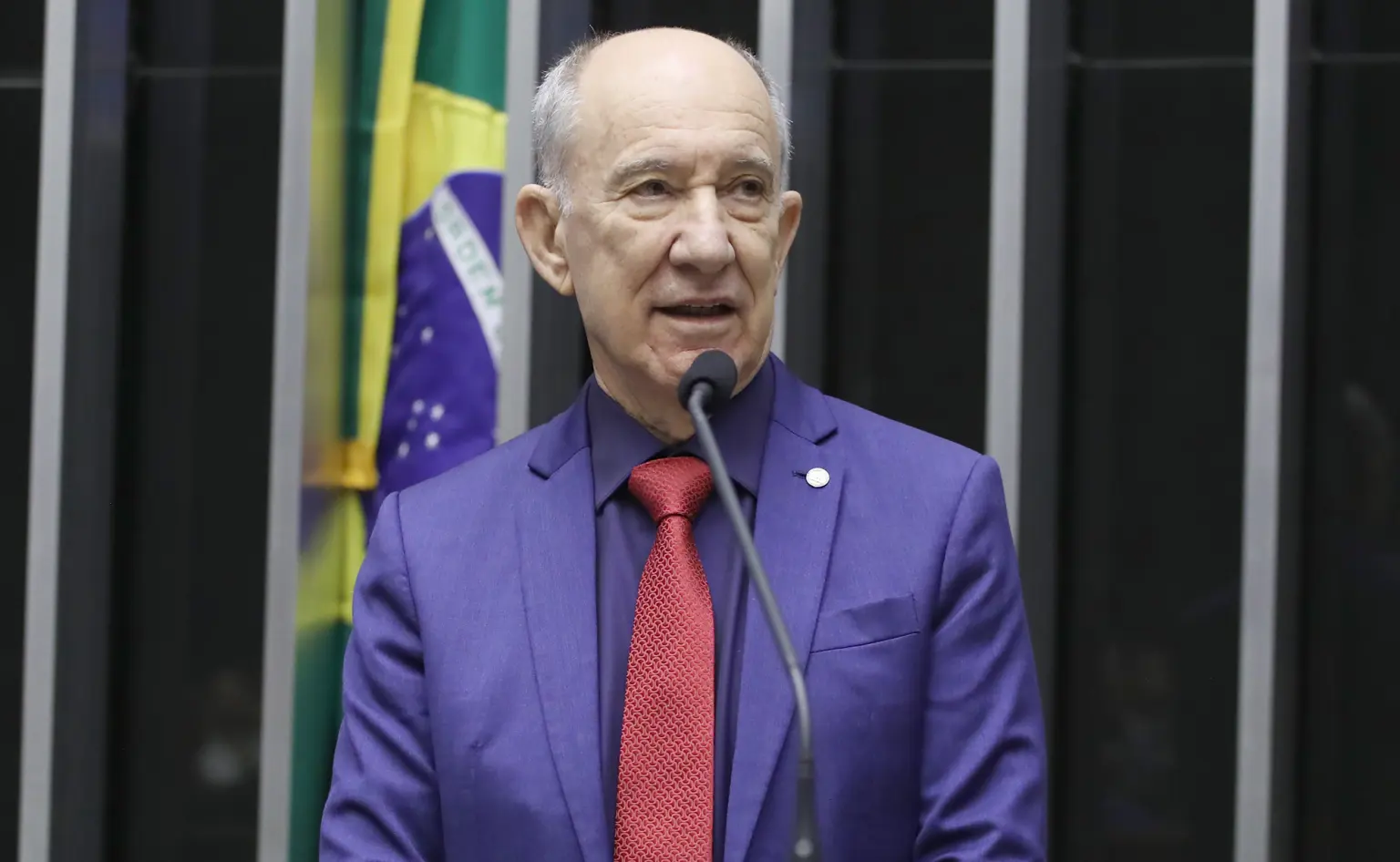 Rui Falcão defende que PT avalie questionamento sobre atuação de Nunes Marques e André Mendonça no TSE
