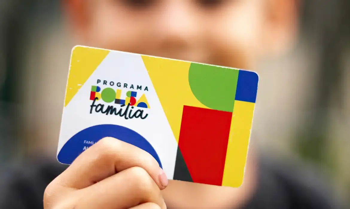 Reajuste do Bolsa Família será financiado com espaço fiscal e redução de despesas da Previdência, diz ministro