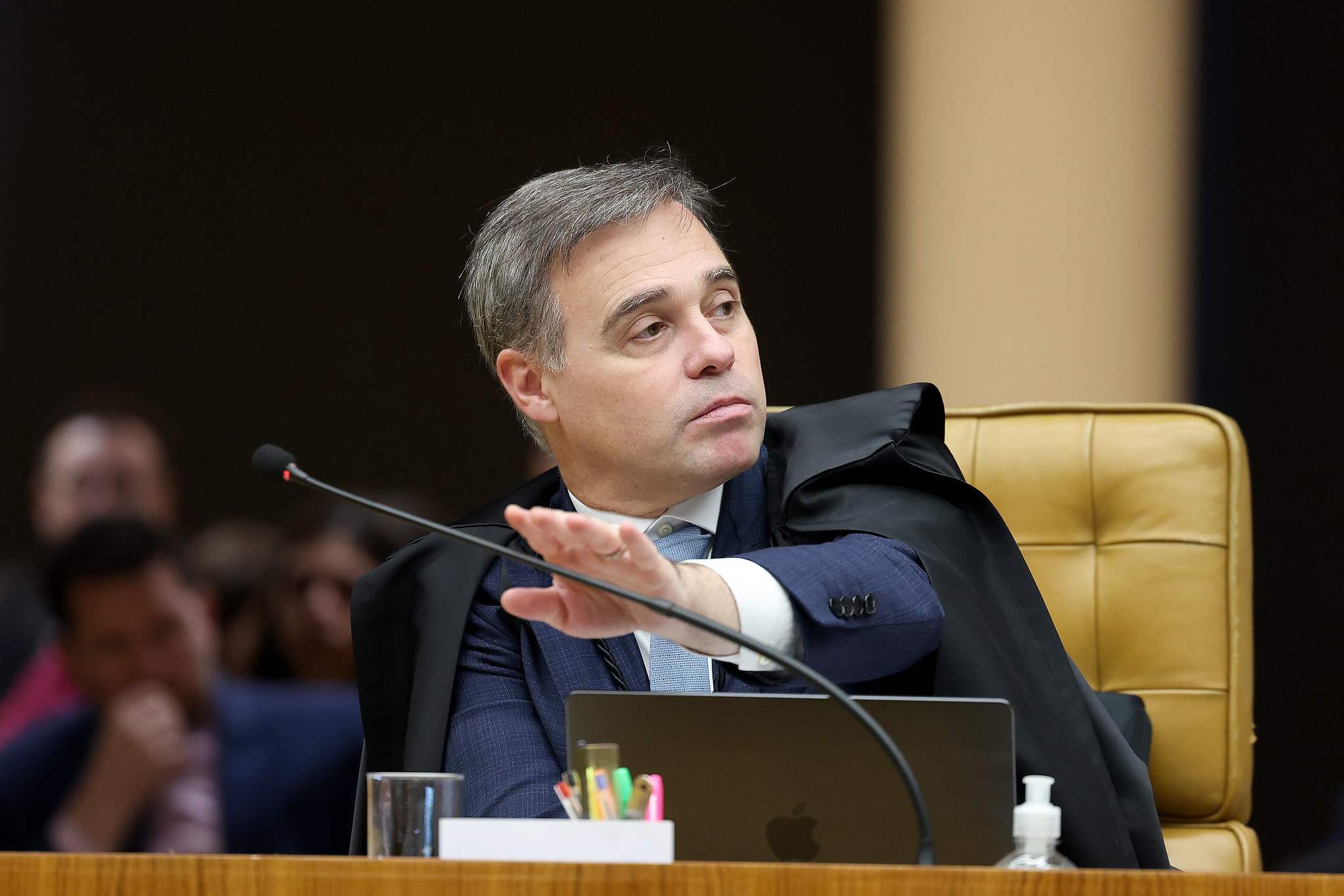 André Mendonça afasta diretor-geral da PF e decisão provoca crise dentro do STF
