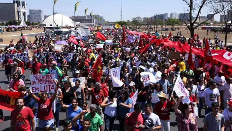 Jornal-Taguacei — Grito dos Excluídos questiona um Brasil onde trabalhar seis dias ainda não basta