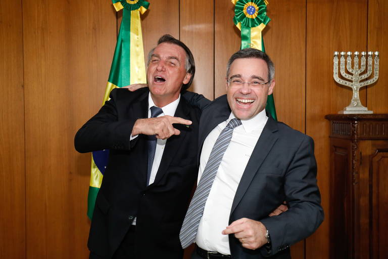 Mendonça é acusado de repetir interferência de Bolsonaro na Polícia Federal