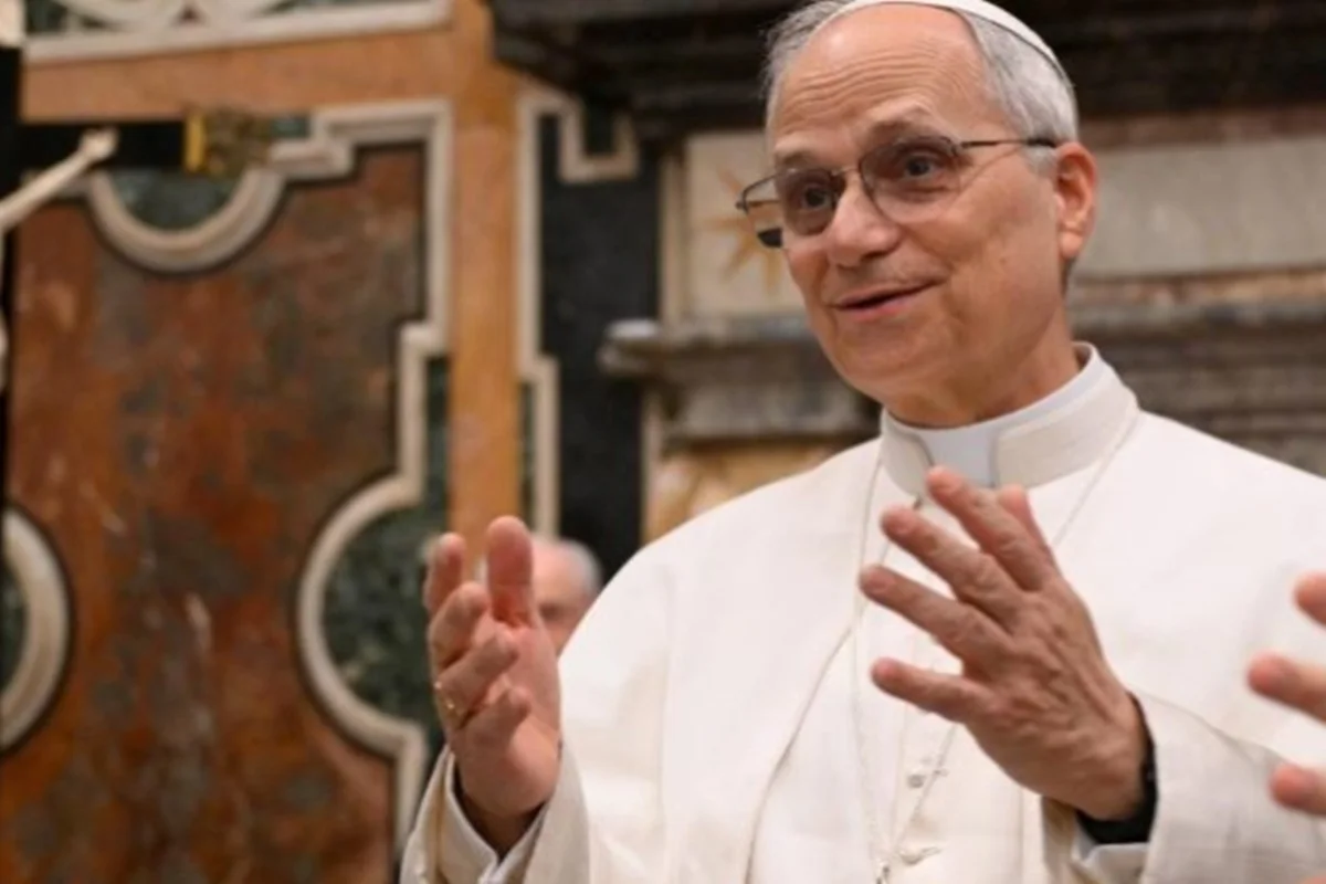 Leão XIV inicia visita à França com agenda voltada a jovens, fiéis e diálogo inter-religioso