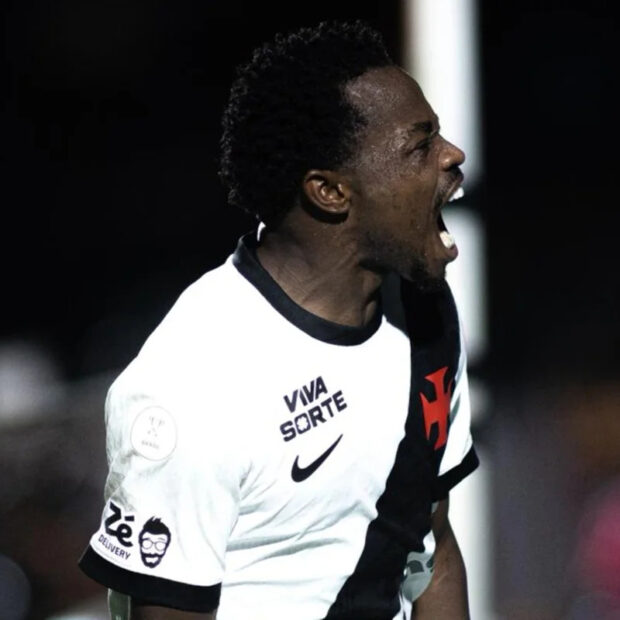 Vasco vence o Vitória no Barradão e avança à semifinal da Copa do Brasil
