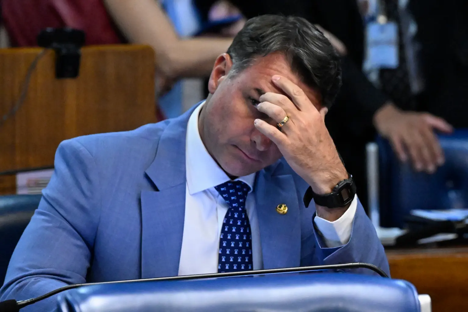 Dossiê de ex-sócio reúne mensagens e documentos sobre relação com Flávio Bolsonaro