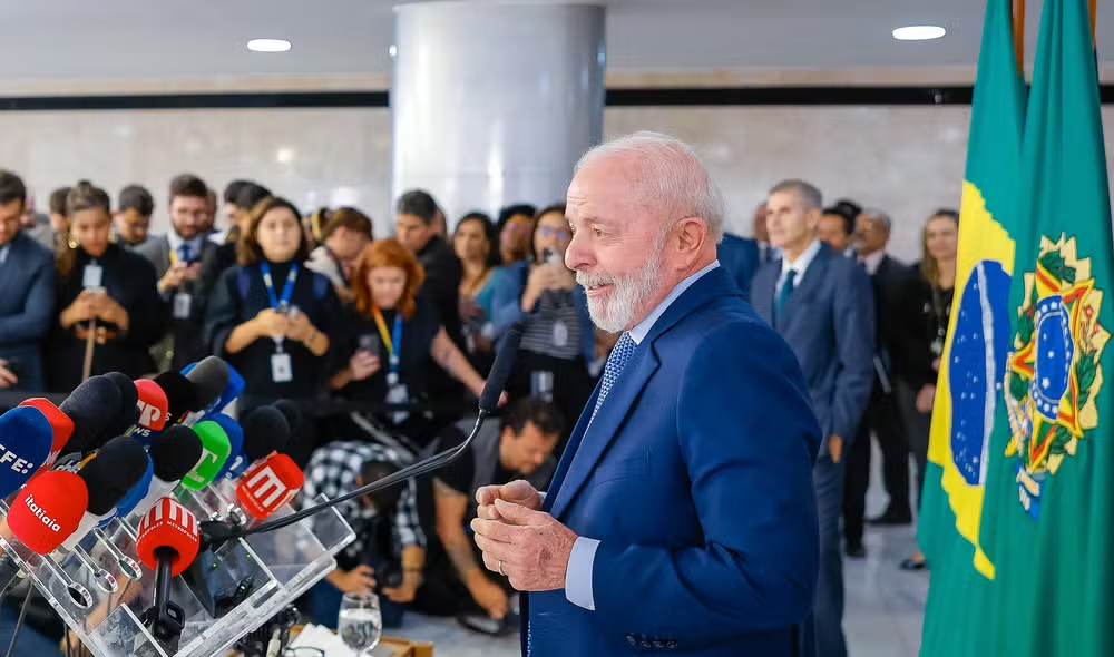 Lula cobra explicações sobre alta do patrimônio de Flávio Bolsonaro
