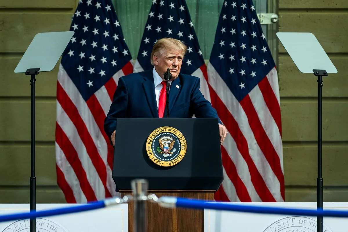 Aprovação de Donald Trump cai para 32% e atinge menor nível histórico