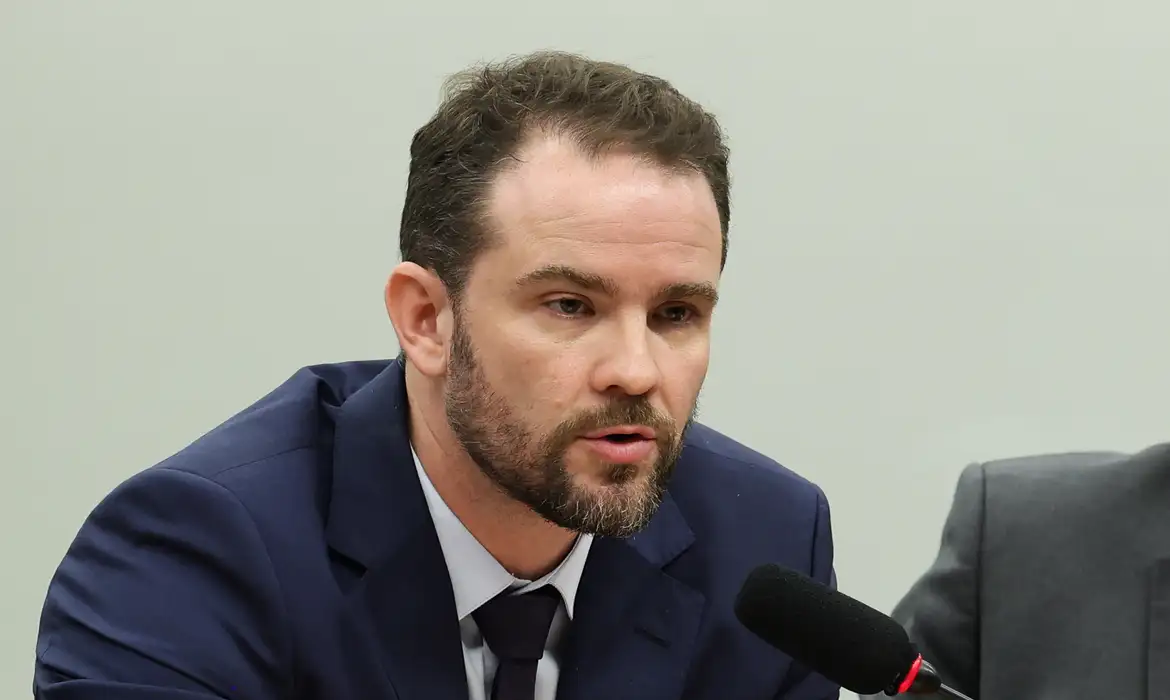 Governo Lula pretende cumprir meta fiscal com diálogo e estuda ampliar bloqueio de despesas