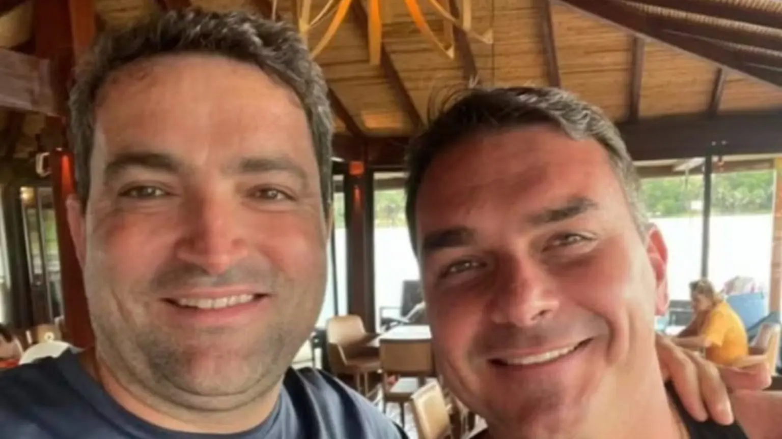PF investiga Flávio Bolsonaro por suspeita de lavagem de dinheiro em caso envolvendo advogado Willer Tomaz