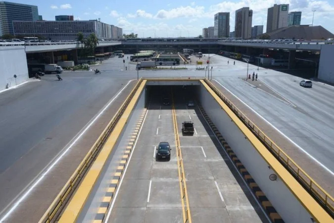 Jovem de 18 anos morre após ser atropelada no Eixão Norte, em Brasília