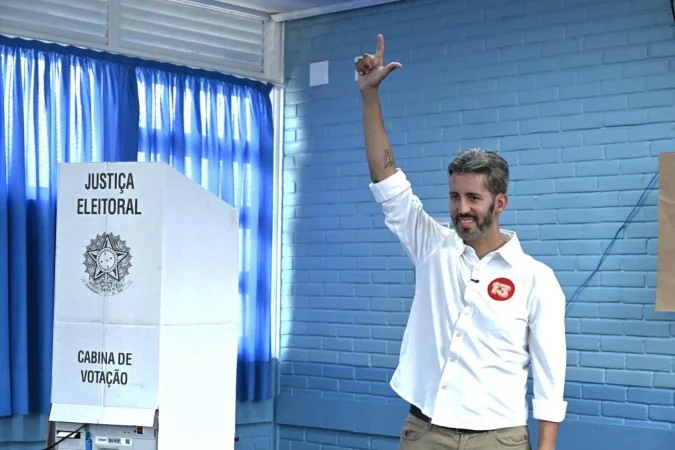 Leandro Grass diz ter feito campanha limpa ao votar no Guará